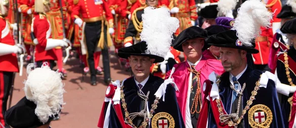 Der britische Prinz Edward (l) und Prinz William kommen Zeremonie des Hosenbandordens. - © Carlos Jasso/Reuters Pool via AP/dpa