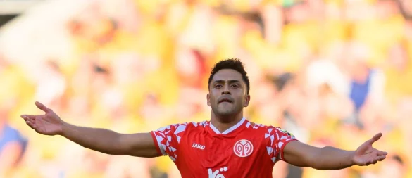 Nadiem Amiri (1. FSV Mainz 05) jubelt nach seinem Tor zum 0:1. Anschließend wurde er übel beleidigt. - © Robert Michael/dpa