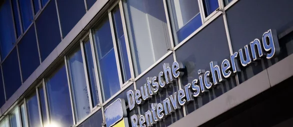 Beratung lohnt sich: Nicht immer rentieren sich nämlich freiwillige Einzahlungen in die Rentenkasse. - © Julian Stratenschulte/dpa/dpa-tmn