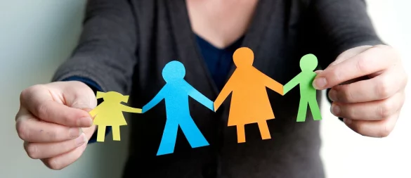 Mehr Freiheit beim Namen: Seit der Reform können Ehepartner und Kinder flexibler wählen, welchen Nachnamen sie tragen. - © Mascha Brichta/dpa-tmn