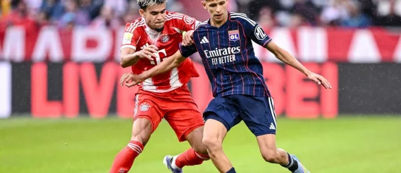 Neuzugang Luis Díaz (l) deutet im ersten Testspiel des FC Bayern seine Klasse an. - © Harry Langer/dpa