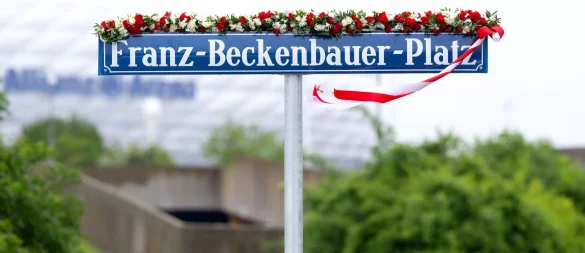 Franz Beckenbauer hat nun auch seinen eigenen Platz bekommen. - © Sven Hoppe/dpa