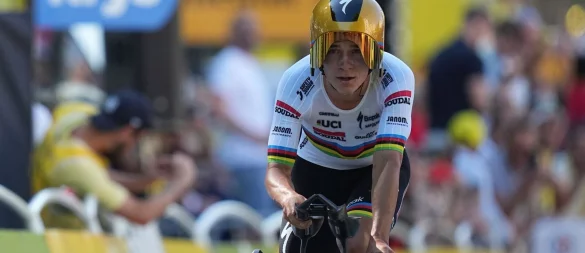 Der Belgier Remco Evenepoel hat das erste Einzelzeitfahren der 112. Tour gewonnen. - © Thibault Camus/AP/dpa