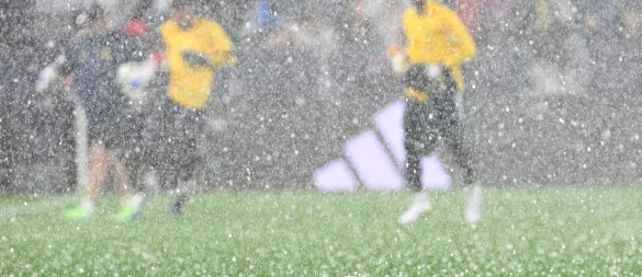 Ein Unwetter beeinträchtigt das Nations-League-Halbfinale. - © Federico Gambarini/dpa
