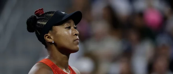 Tennisstar Naomi Osaka fiel mit ihrem Haarschmuck auf. - © Adam Hunger/AP/dpa