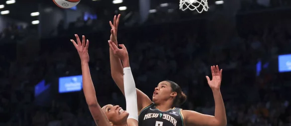 Nyara Sabally (r) und die New York Liberty starteten erfolgreich in die Mission Titelverteidigung. - © Heather Khalifa/AP/dpa
