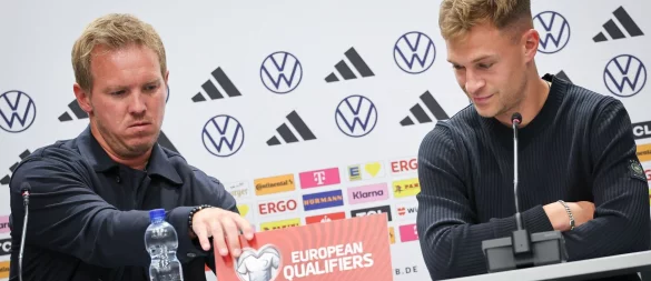 Joshua Kimmich (r) macht sich über die Transfersummen im Fußball seine Gedanken. - © Christian Charisius/dpa