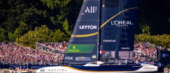 Sieger vor Sassnitz: Das französische Sail-GP-Team. - © Jens Büttner/dpa
