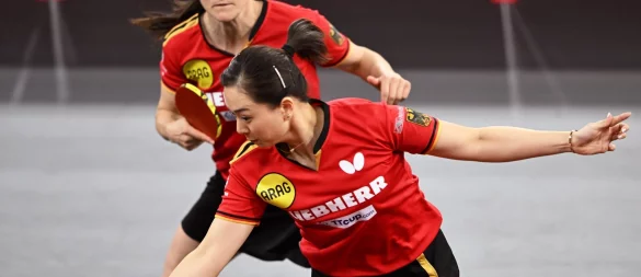 WM-Medaille verpasst: Das deutsche Tischtennis-Doppel Yuan Wan (vorn) und Sabine Winter. - © He Changshan/XinHua/dpa