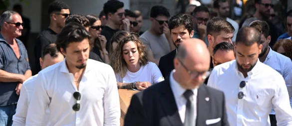 Rute Cardoso trauert am Sarg ihres verstorbenen Mannes Diogo Jota. - © Pa/PA Wire/dpa