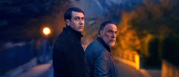 Yohan (Bastien Bouillon, l) und sein Kollege Marceau (Bouli Lanners) im Film «In der Nacht des 12.» - © Patrick Ghiringhelli/ZDF/dpa