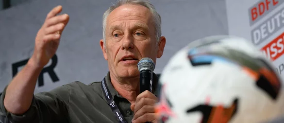 Ex-Bundesliga-Trainer Christian Streich mit einem Plädoyer für Nachwuchsfußballer. - © Hendrik Schmidt/dpa