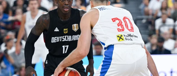 Dennis Schröder verteidigt Aleksa Avramovic. - © Sven Hoppe/dpa
