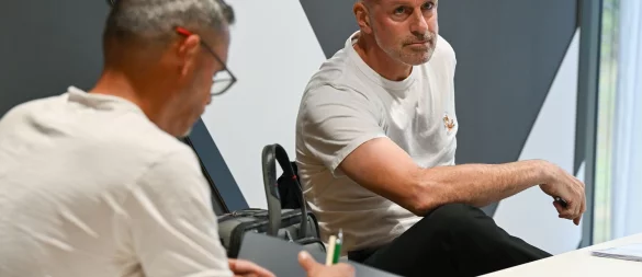 Marco Antwerpen und Frank Döpper dürfen vorerst nicht als Fußball-Trainer arbeiten. - © Arne Dedert/dpa