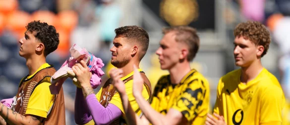 Das Minimalziel Achtelfinale hat Borussia Dortmund mit überschaubaren Leistungen geschafft. - © Jeff Dean/AP/dpa