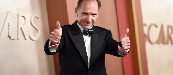 Ralph Fiennes tritt in die Fußstapfen von Donald Sutherland. (Archivbild) - © Richard Shotwell/Invision/AP/dpa