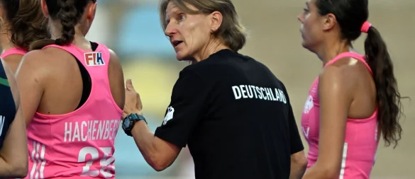 Bundestrainerin Janneke Schopman hat noch viel Arbeit. - © Federico Gambarini/dpa