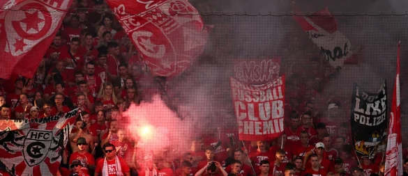 Beim Spiel zwischen dem Halleschen FC und Chemie Leipzig kam es zu gewalttätigen Auseinandersetzungen. (Archivbild) - © Hendrik Schmidt/dpa