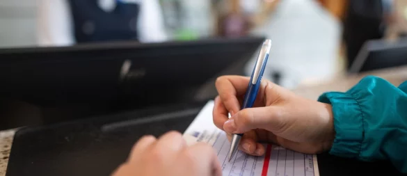 Nur weil seit dem 1. Januar 2025 für Deutsche keine behördliche Meldepflicht mehr besteht, bedeutet das nicht, dass Hotels, Hostels und Anbieter von Ferienwohnungen deswegen keine Daten mehr von ihnen erheben dürfen. - © Sebastian Gollnow/dpa/dpa-tmn