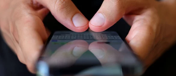 Ein paar kleine Fingertipps, die sich lohnen: Einfach GPS, WLAN oder Bluetooth abschalten, wenn es nicht benötigt wird. - © Karl-Josef Hildenbrand/dpa