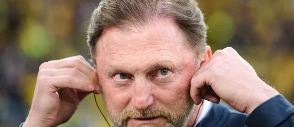 Laut Medien vor dem Aus: Wolfsburgs Trainer Ralph Hasenhüttl. - © Bernd Thissen/dpa
