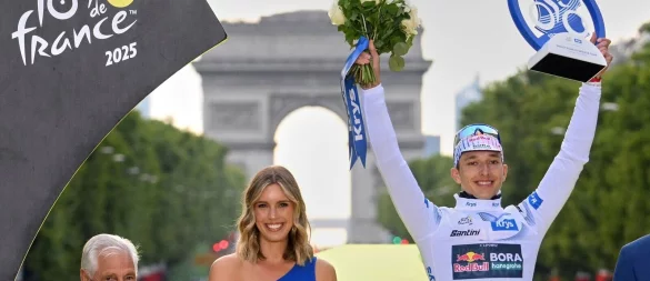 Florian Lipowitz nach seinem dritten Rang bei der Tour de France. - © Bernard Papon/Pool L\\\'Équipe/AP/dpa