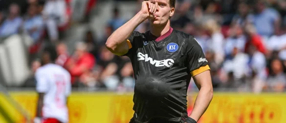 Dzenis Burnic macht den Babyjubel. - © Armin Weigel/dpa