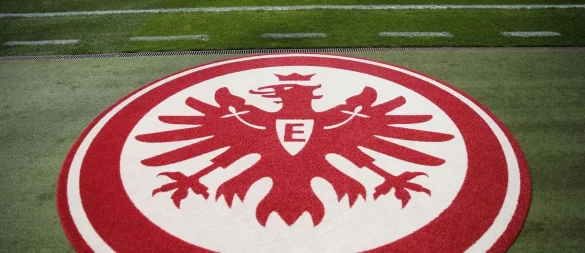 Eintracht Frankfurt wurde mit einer hohen Strafzahlung belegt. - © Frank Rumpenhorst/dpa
