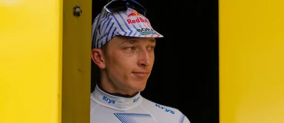 Florian Lipowitz trägt bei der Tour de France nun das Weiße Trikot des besten Nachwuchsfahrers. - © Mosa\\\'ab Elshamy/AP/dpa