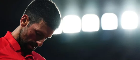 Novak Djokovic ist in Paris ins Achtelfinale marschiert. - © Lindsey Wasson/AP/dpa