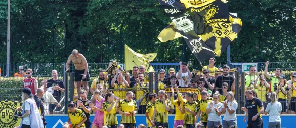 Auf die Frauen von Borussia Dortmund wartet bei ihrer Pokal-Premiere der FC Bayern München. (Archivbild) - © Andreas Gora/dpa