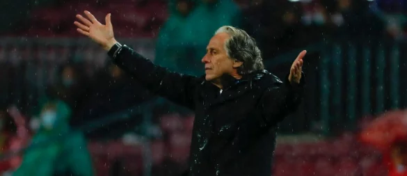 Jorge Jesus trainiert nun auch Superstar Cristiano Ronaldo. - © Joan Monfort/AP/dpa