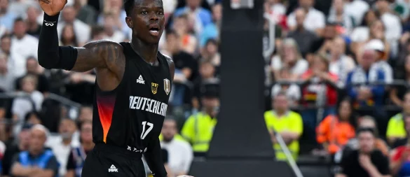 Dennis Schröder ziegt Vergleich mit Dirk Nowitzki. - © Sven Hoppe/dpa