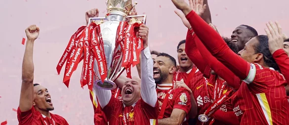 Liverpool feiert den Titel. - © Peter Byrne/PA Wire/dpa