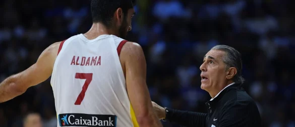 Spaniens Basketball und Trainer Sergio Scariolo - © Sakis Savvides/AP/dpa