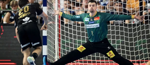Magdeburgs Torhüter Sergey Hernandez (r) war ein Garant beim Gewinn der Champions League - © Marius Becker/dpa
