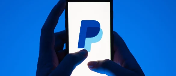Täuschend echt, aber gefährlich: Phishing-Mails im Namen von Paypal sorgen mit angeblichen Sicherheitswarnungen für Verunsicherung. - © Sebastian Kahnert/dpa
