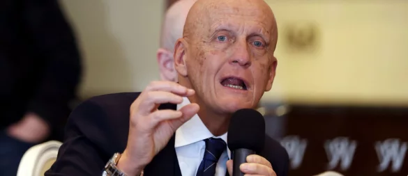 Lobende Worte von FIFA-Schiedsrichter-Chef Pierluigi Collina. (Archivbild) - © Peter Morrison/PA Wire/dpa