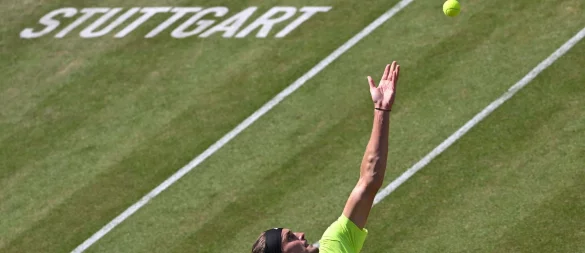 Alexander Zverev trennen bei seiner ersten Stuttgart-Teilnahme seit 2019 noch zwei Siege vom Titel. - © Marijan Murat/dpa