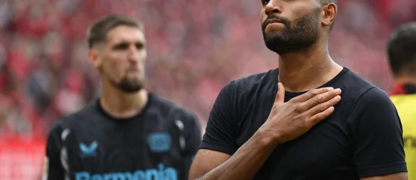 Ob Jonathan Tah (r.) schon bei der Club-WM für den FC Bayern spielen kann, hängt auch von Bayer Leverkusen ab. - © Arne Dedert/dpa
