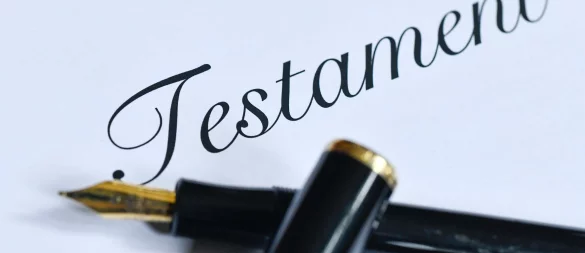 Eheleute können beim Aufsetzen eines gemeinsamen Testaments eine Pflichtteilsstrafklausel hineinschreiben. - © Kirsten Neumann/dpa-tmn