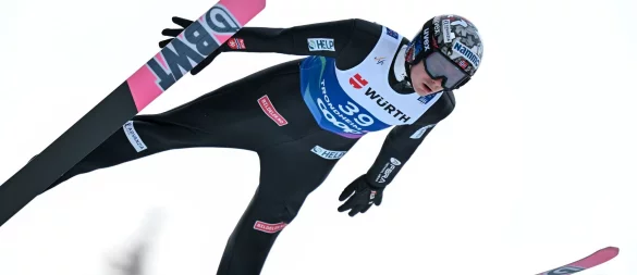 Weltmeister Marius Lindvik hofft auf ein mildes Urteil im WM-Anzugskandal. - © Hendrik Schmidt/dpa