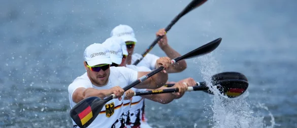 Max Rendschmidt als Schlagmann im Kajak-Vierer. Zum Weltcup-Auftakt reichte es für Platz zwei. - © Ebrahim Noroozi/AP/dpa