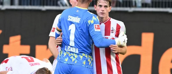Kölns Jakub Kaminski (r) schoss beim 3:3 in Wolfsburg das späteste Tor der Bundesliga-Geschichte. - © dpa