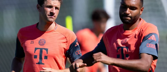 Thomas Müller (links) will in die MLS - vorerst aber trainiert er noch bei Bayern mit. - © Sven Hoppe/dpa