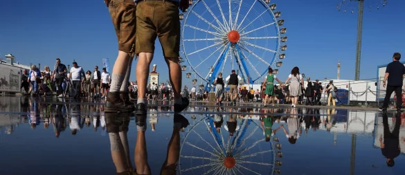 Auftakt zum Oktoberfest: Für einen reibungslosen Ablauf sollten Besucher einige Regeln zu Taschen, mitgebrachten Gegenständen und Tieren auf dem Festgelände beachten. - © Karl-Josef Hildenbrand/dpa/dpa-tmn
