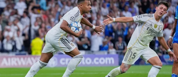 Kylian Mbappé (links) nach seinem Treffer zum 1:1 - © Manu Fernandez/AP/dpa