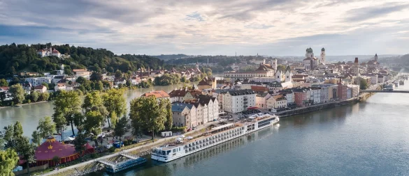 Dort, wo Donau, Inn und Ilz zusammenfließen: In Passau startet die große Kreuzfahrt entlang von Europas zweitlängstem Fluss. - © Tobias Köhler/dpa/dpa-tmn