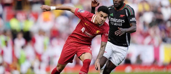 Keine Chance für die Bayern: Luis Díaz (l) soll beim FC Liverpool bleiben. - © Nick Potts/PA Wire/dpa