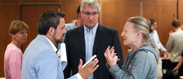 Viel Diskussionsstoff in kleinen Gruppen. - © Hannes P. Albert/dpa